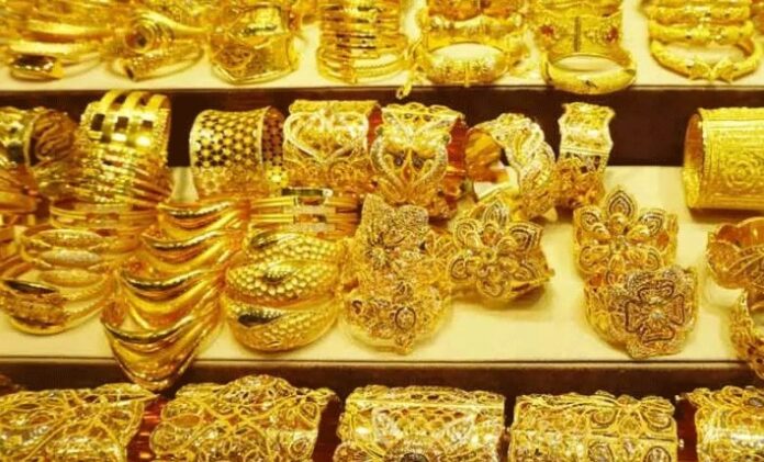 صرافہ بازار میں سونے کے زیورات کی فائل تصویر