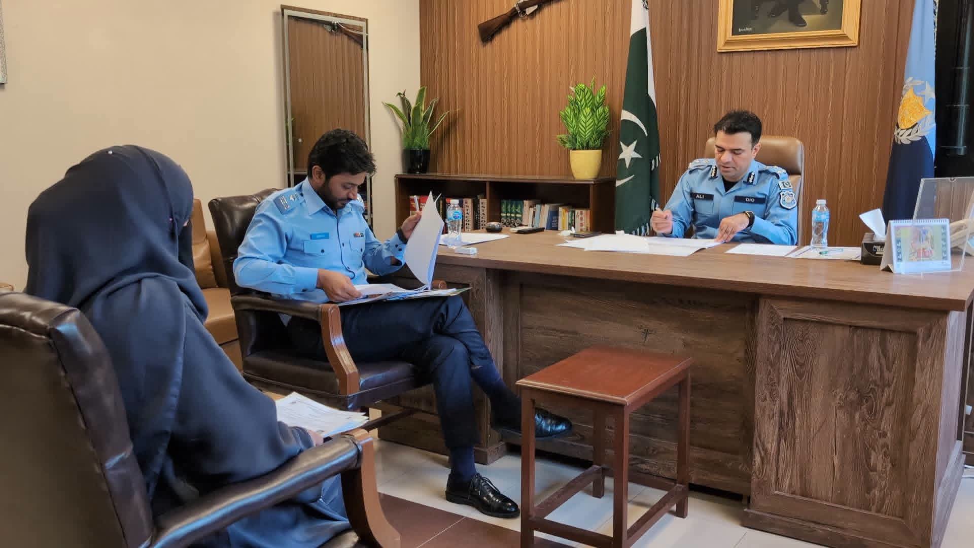 اسلام آباد پولیس کے افسران کی دفتری ملاقات کی متعلقہ فائل تصویر