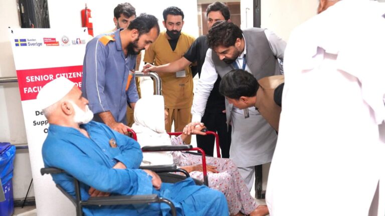 پشاور کے لیڈی ریڈنگ اسپتال میں بزرگ شہریوں کا سہولت مرکز قائم
