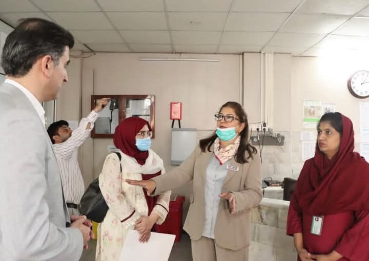 سی ڈی اے ہسپتال کے طبی معیارات کے جائزے کی رپورٹ کے ساتھ جاری متعلقہ تصویر