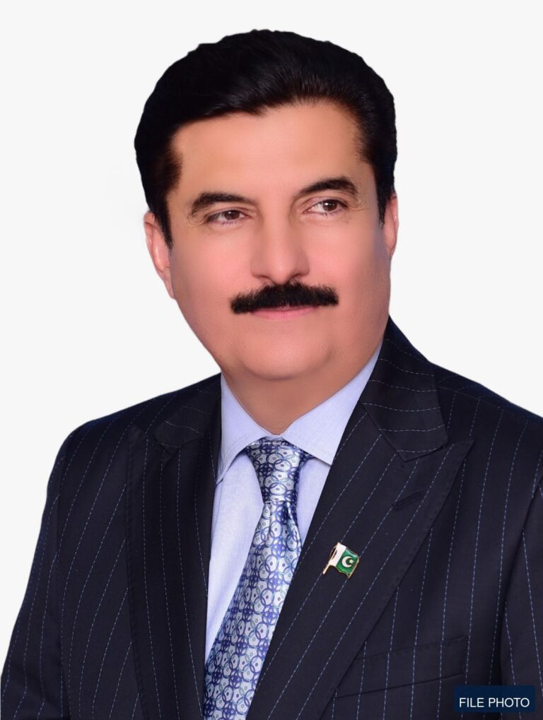 فائل فوٹو — گورنر خیبرپختونخوا فیصل کریم کنڈی کی تصویر