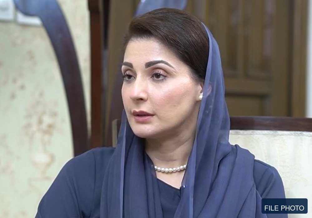 فائل فوٹو — ایک خاتون کی تصویر جو خبر کے موضوع سے متعلقہ ہے۔