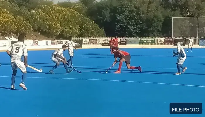 فائل فوٹو — ہاکی کے کھیل کا ایک منظر