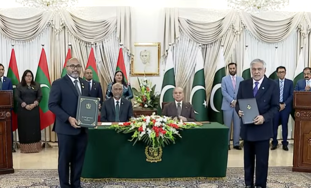 پاکستان اور مالدیپ کے درمیان معاہدوں پر دستخط کی تقریب کی تصویر